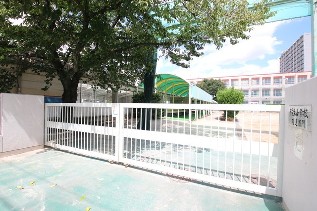 小学校　名古屋市立稲生小学校（小学校）まで561m