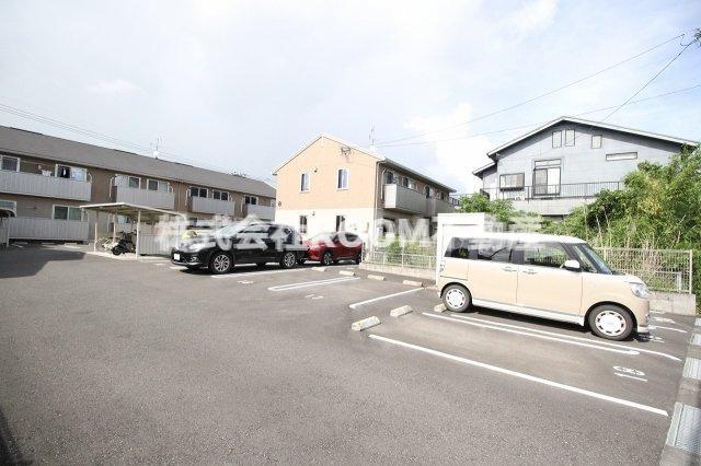 駐車場　駐車場に車を止められます