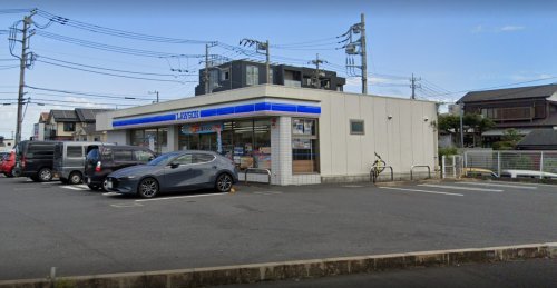 コンビニ　ローソン成田51号通店（コンビニ）まで190m