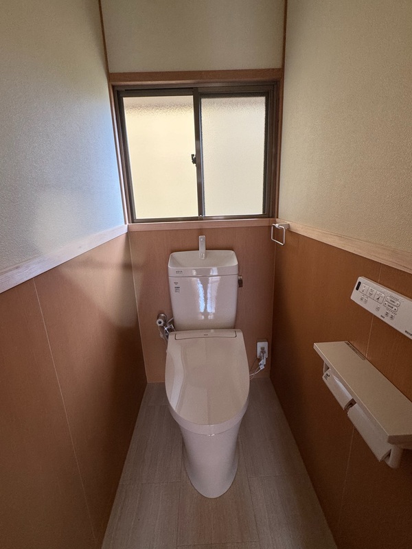 湯布院町川南 2階建戸建1階部分のトイレ写真