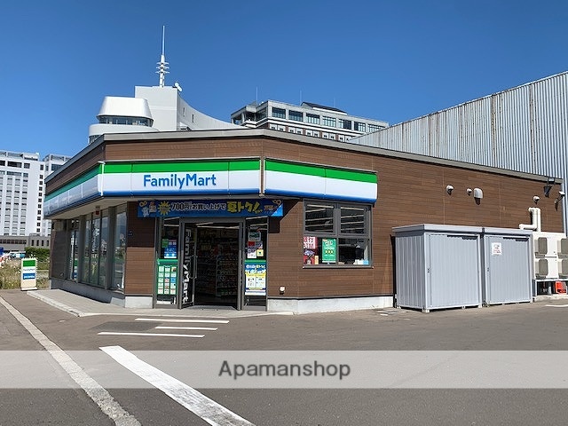 コンビニ　ファミリーマート（コンビニ）まで374m