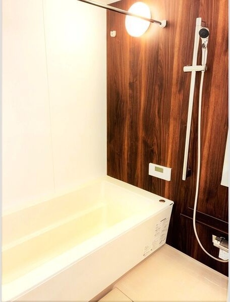 バス・シャワールーム　※写真は同じマンションの違う部屋のものになります。