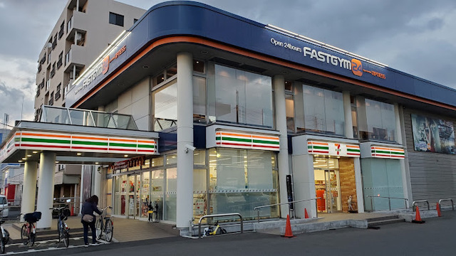 コンビニ　セブンイレブン船橋市場店（コンビニ）まで261m