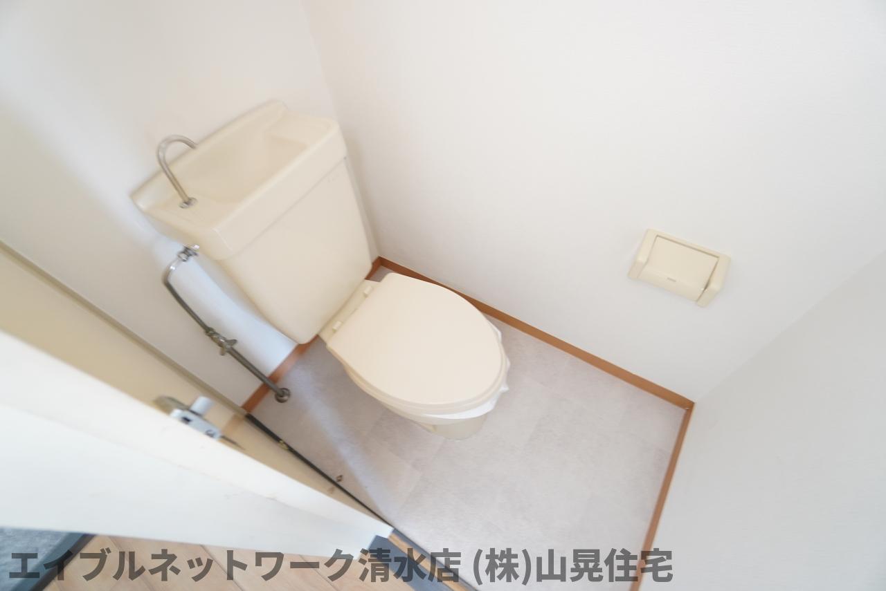 トイレ　落ち着いた色調のトイレです