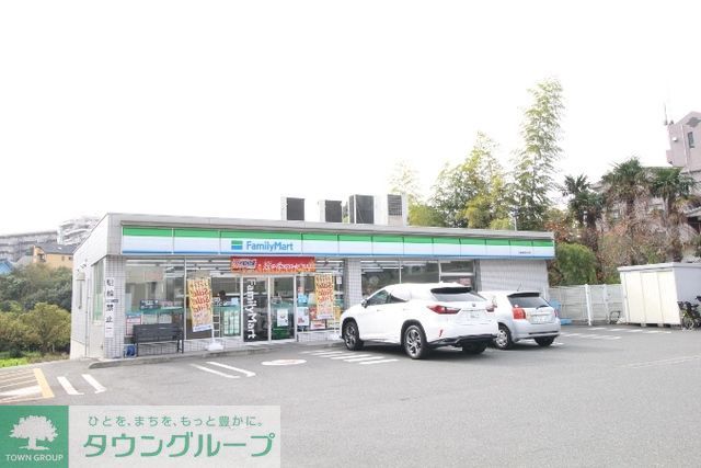 コンビニ　ファミリーマート川崎東百合丘店（コンビニ）まで430m