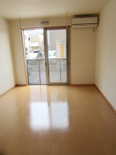 居室・リビング　★102は中部屋です★