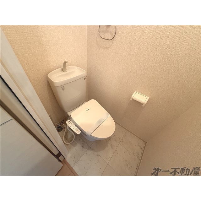 トイレ　温水洗浄暖房便座