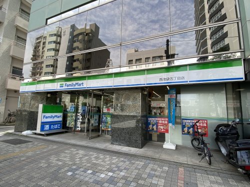 コンビニ　ファミリーマート 西池袋五丁目店（コンビニ）まで49m