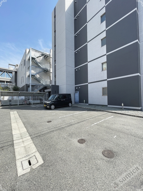 駐車場　敷地内駐車場を完備