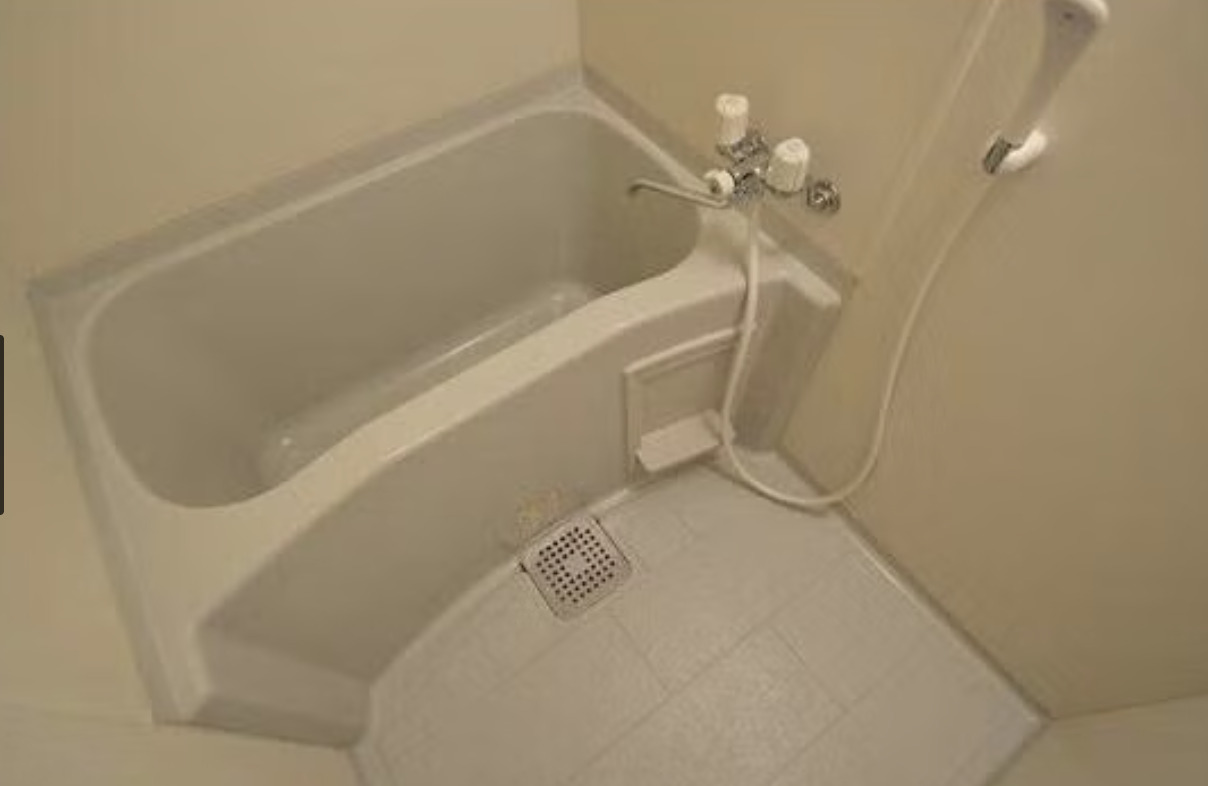 バス・シャワールーム　洗面設備。同タイプ別室の参考写真・現況優先。