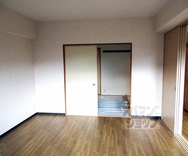 居室・リビング　広々したお部屋です