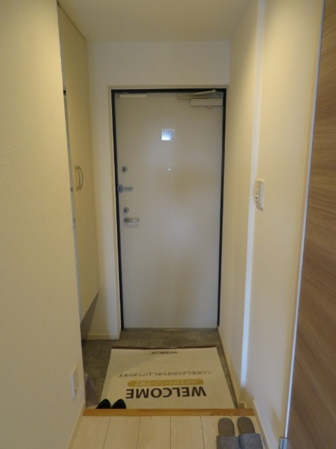 玄関　別のお部屋の写真になります。