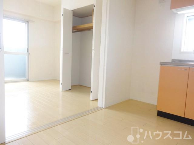 居室・リビング　室内にも清潔感があり気持ちが良いです。