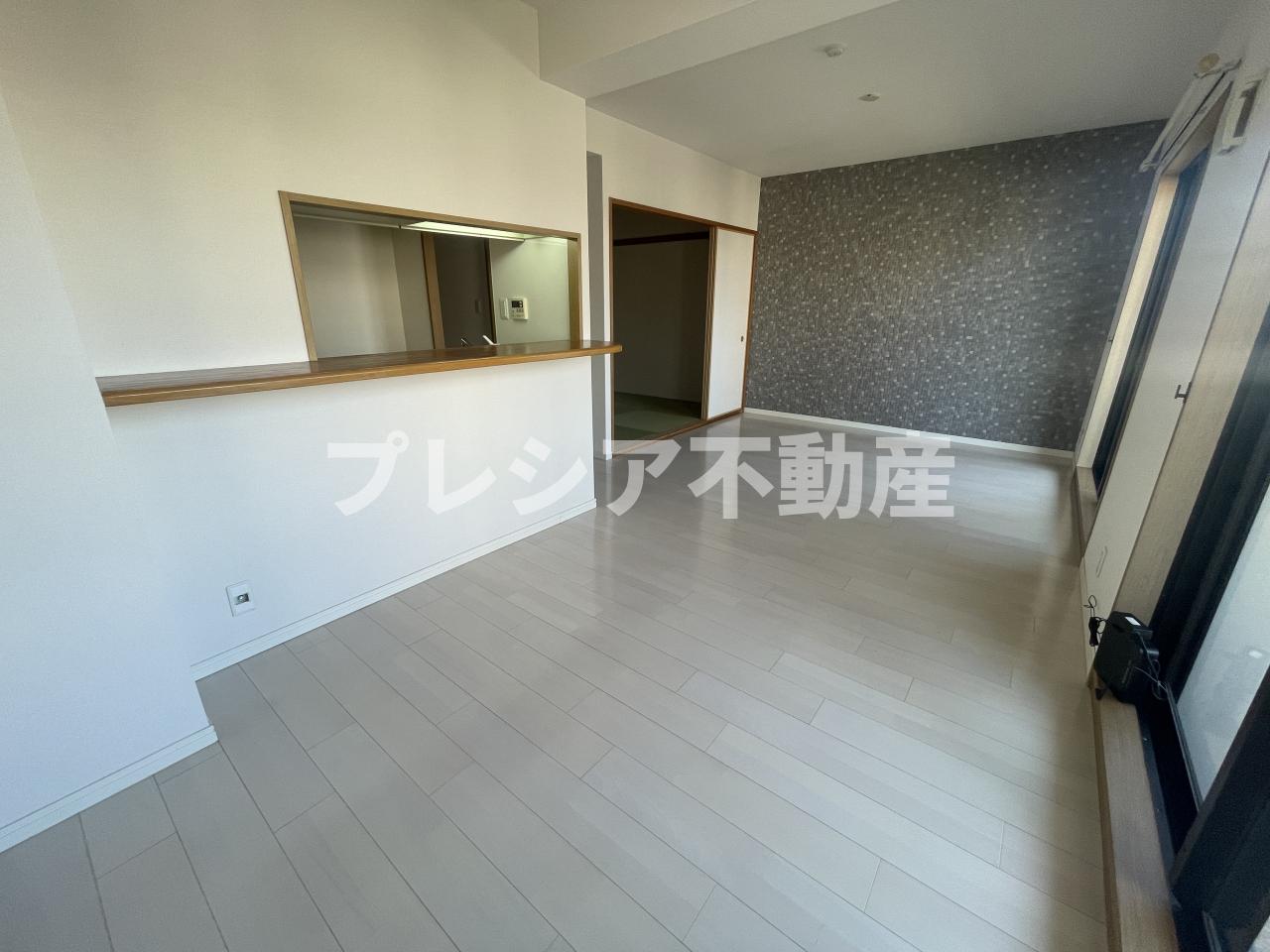 NTPRレジデンス甲子園四番町の居間写真