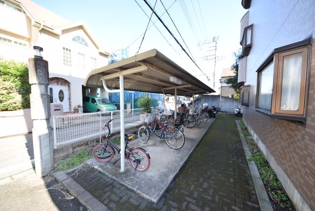 アルファI号館の外観写真