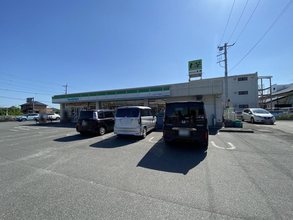 コンビニ　ファミリーマートながおかや寄居店（コンビニ）まで640m