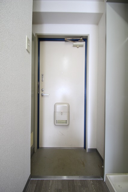玄関　同物件別号室のものです。