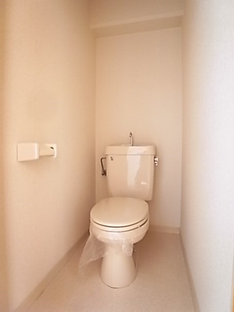 阪神本線 岩屋駅 徒歩5分 4階建 築45年のトイレ写真