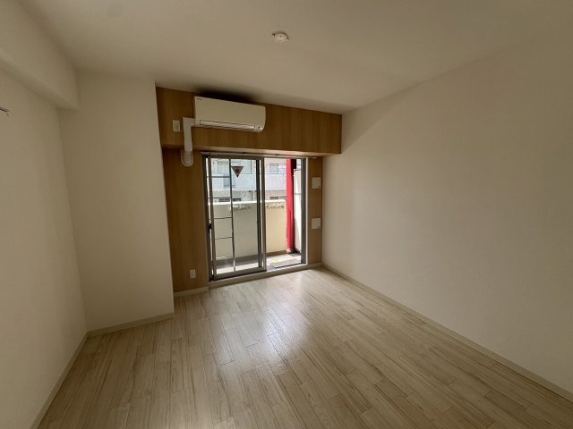 居室・リビング　同マンションの別部屋の写真です