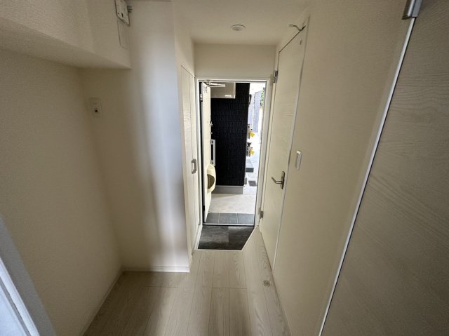 玄関　※室内画像は別号室のもの