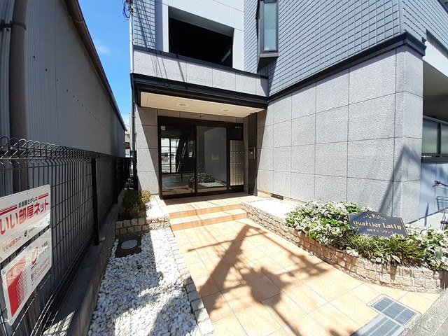 エントランス　ゆとりのあるエントランスです