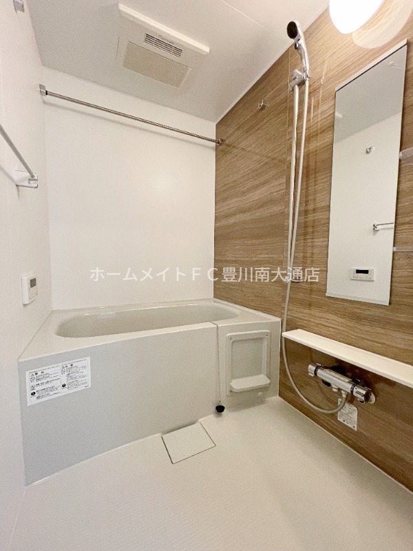 ＪＲ東海道本線 豊橋駅 バス乗車時間：15分 最寄りバス停で下車 徒歩4分 2階建 新築の風呂写真