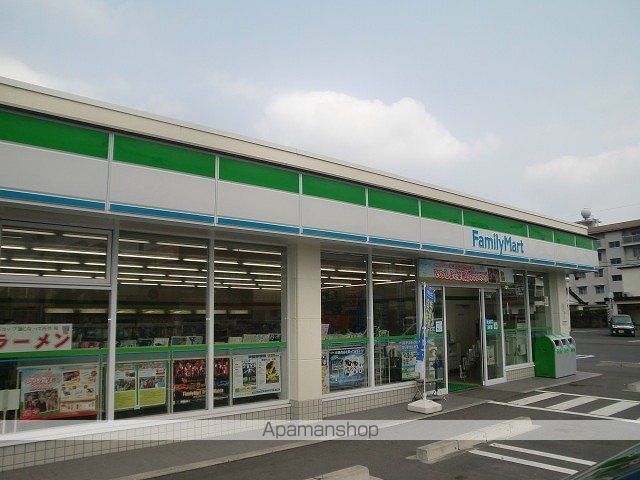 コンビニ　ファミリーマート（コンビニ）まで476m