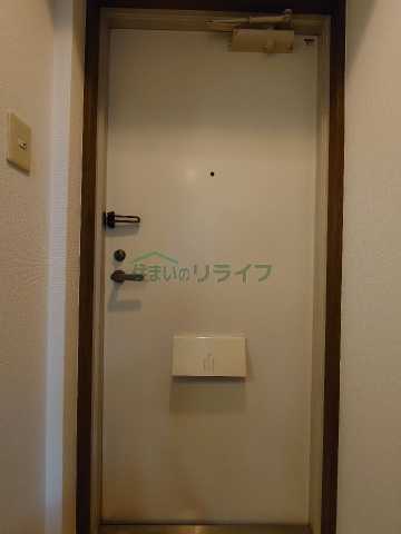 都営大江戸線 春日駅 徒歩4分 9階建 築27年の玄関写真