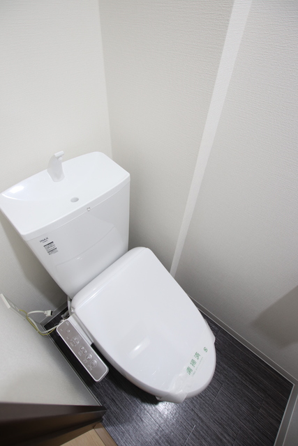 トイレ　温水洗浄便座機能付きのトイレ