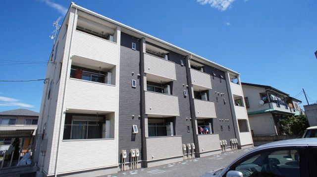 ＪＲ埼京線 武蔵浦和駅 バス乗車時間：13分 最寄りバス停で下車 徒歩5分 築15年