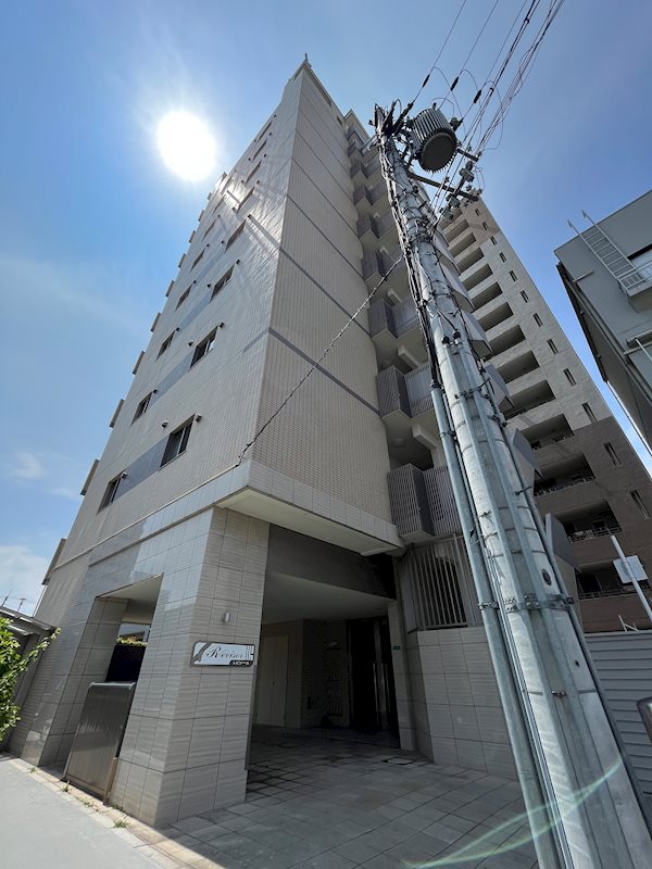 建物外観　鉄筋コンクリート造、10階建18戸