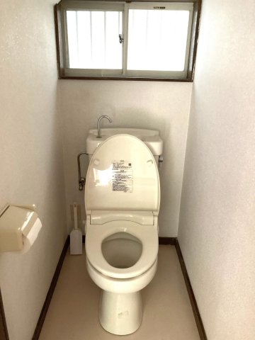 東逸見町3丁目戸建てのトイレ写真