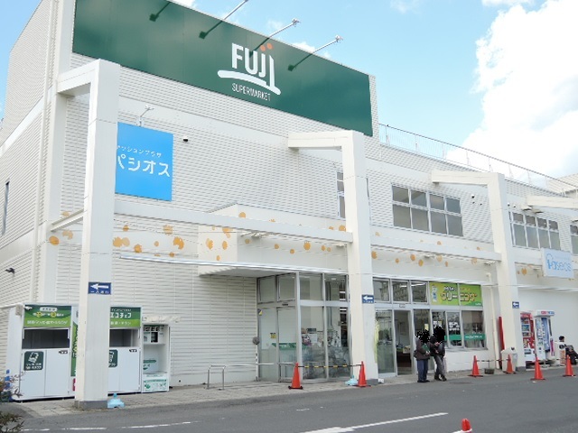 スーパー　ＦＵＪＩ　戸室店（スーパー）まで400m