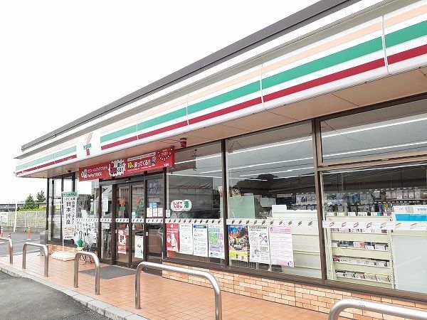 コンビニ　セブンイレブン亀山管内町店（コンビニ）まで2100m