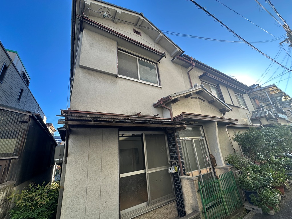 寝屋川市堀溝3-8-23 2階建テラスの外観写真