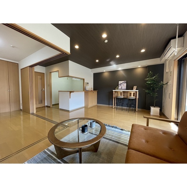 居室・リビング　写真の家具家電はイメージです。