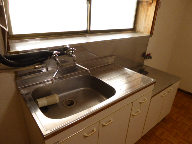 キッチン　温水洗浄便座付きトイレです。