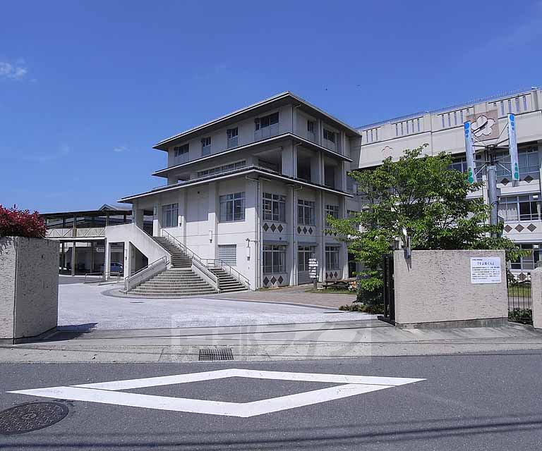 【サンテラス中川の小学校】