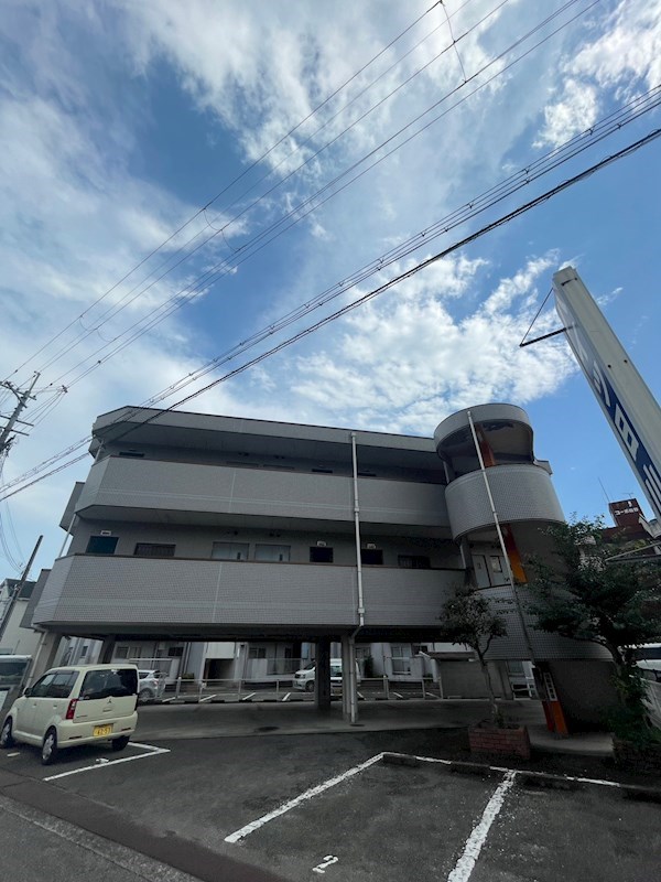 【たつの市龍野町日山のマンションの建物外観】