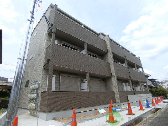 茨木市中穂積のアパートの建物外観