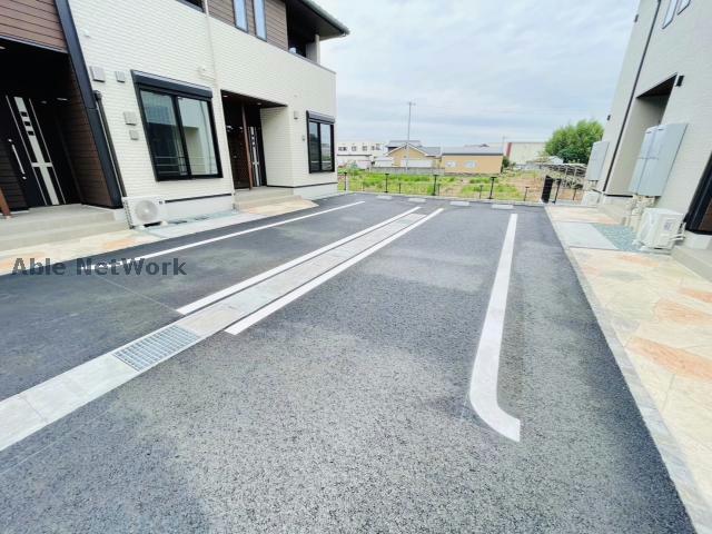 【津市庄田町のアパートの駐車場】