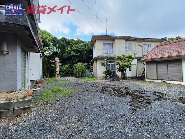 【志摩市阿児町甲賀のアパートの駐車場】