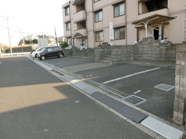 【千葉市緑区おゆみ野有吉のアパートの駐車場】