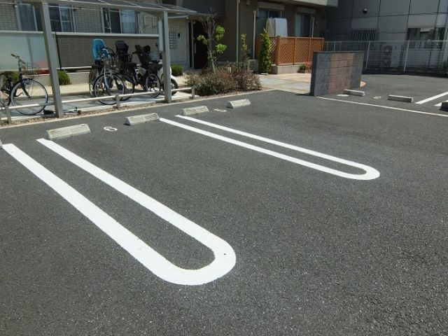 【小田原市成田のアパートの駐車場】