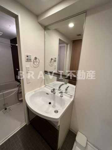 洗面設備　【プレサンス堺筋本町駅前】使いやすい独立洗面台です