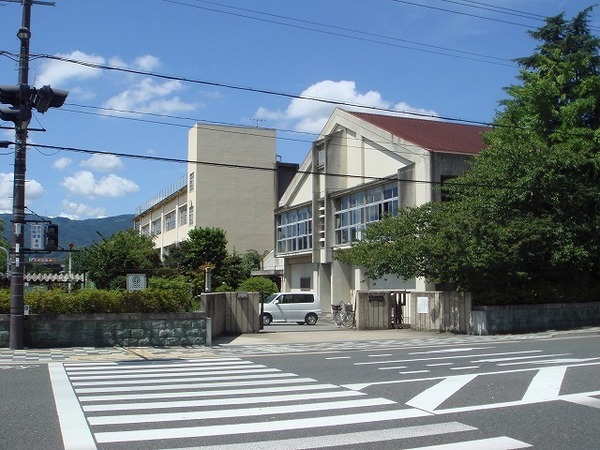 【長岡京市神足のマンションの小学校】