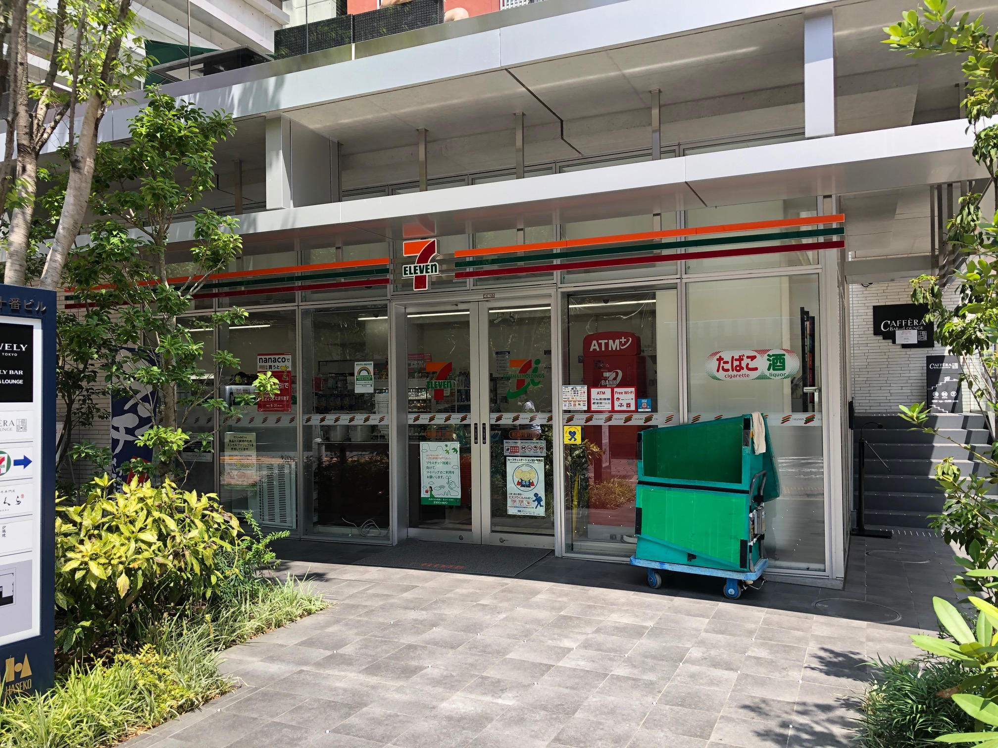 コンビニ　セブンイレブン港区麻布十番1丁目店（コンビニ）まで30m
