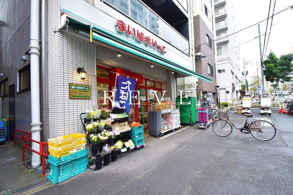 【新宿区市谷薬王寺町のマンションのスーパー】