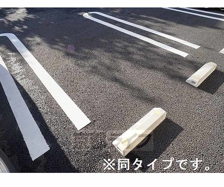 【リ：ルーム　伏見の駐車場】