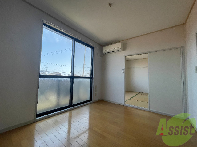 居室・リビング　洋室です。広々としていて開放感がありますね。